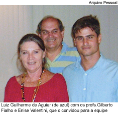Luiz Guilherme de Aguiar e os professores Gilberto Fialho e Enise Valentini, que o convidou para a equipe